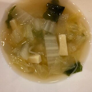 白菜とわかめと高野豆腐の味噌汁